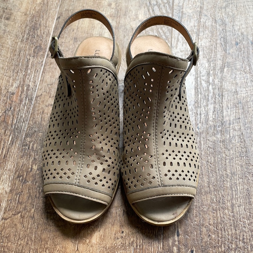 Lucky brand peep toe sandals
